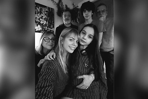 Певица Анастасия Стоцкая показала редкий снимок со своей семьёй
