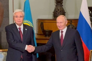 Путин на полях саммита СНГ провёл незапланированную встречу с Токаевым