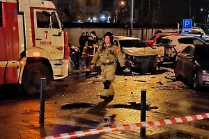 Заблокированный во взорвавшейся машине водитель находится в тяжёлом состоянии