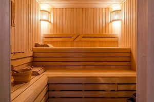 Обманутая застройщиком мать-одиночка из Петербурга вынуждена с сыном ютиться в бане