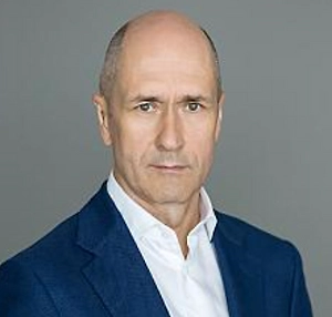 Терпуг — это белая рыба, которую добывают на Дальнем Востоке, и, как правило, продают в копчёном виде. Это дикая рыба, полезная, вкусная и выглядит шикарно. Она точно будет дешевле, чем палтус (который сейчас дорого стоит), сёмга или форель.