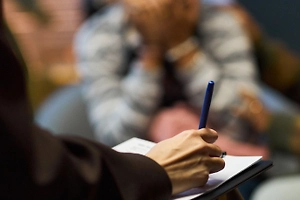 В Среднеуральске разгорелся скандал из-за увольнения директора школы после 40 лет работы