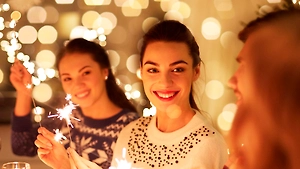 Поздравления с новым, 2026 годом: 50+ текстов — для мамы, папы, коллег, солдата СВО и всей семьи