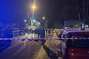 Два человека ранены при взрыве машины у отдела полиции в Москве