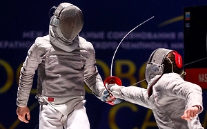 Юных российских фехтовальщиков допустили до соревнований с флагом и гимном