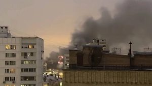 У Рижского рынка в Москве загорелся цветочный склад