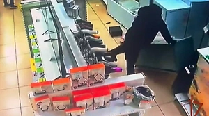 Покупатель разгромил магазин на Алтае, разбив 12 телевизоров и 2 холодильника