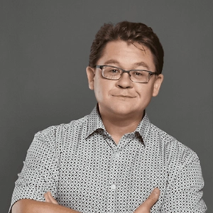 На самом деле не существует «умеренного» или «неумеренного» употребления алкоголя в плане вреда для организма. Любое количество алкоголя, которое человек употребляет, так или иначе вредит организму на микро- и макроуровне. Поэтому «умеренное количество» — это абстрактное понятие, лично для меня непонятное. Любое употребление — регулярное или нерегулярное — вредит организму, даже если человек этого не ощущает.