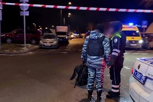 Был в маске: Очевидцы заметили подозрительного парня перед взрывом авто ДПС на юге Москвы