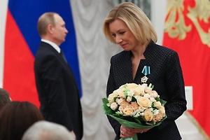 Life.ru узнал, что Путин подарил на день рождения голосу МИД РФ Марии Захаровой