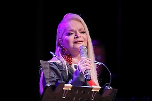 Лариса Долина вернулась на сцену и дала первый концерт после решения суда