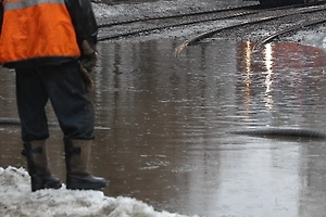 Улицы заливает кипятком в подмосковном Климовске, более 10 домов остались без отопления
