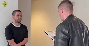 В Россию экстрадировали мошенника, который обманул 15 человек на 80 млн и сбежал в ОАЭ