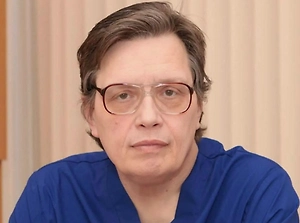 Мышиная лихорадка — одна из самых поганых для нашей полосы, потому что остальные — более субтропические. Во-первых, её можно отнести к профессиональным заболеваниям, хотя это не совсем так. Заболевают люди, которые имеют отношение к сельскому хозяйству. Это люди, работающие с зерном, сеном, то есть те, кто может действительно вдохнуть этот аэрозоль, содержащий вирусные частицы с выделениями мышей, полёвок, крыс, грызунов, которые являются эндемическим очагом-носителем этой инфекции и заболевают.