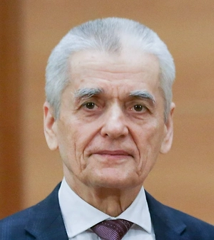 Я думаю, что в травмах, полученных при спуске на тюбинге, виноват наступающий Новый год. Если бы он не наступал, дети бы ходили в школу, учили уроки и не пользовались этими вашими «ватрушками». Давайте без этих катаний будем оптимистично и радостно встречать Новый год.