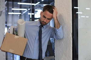 Юрист раскрыл, когда работодатель имеет полное право избавиться от нытиков