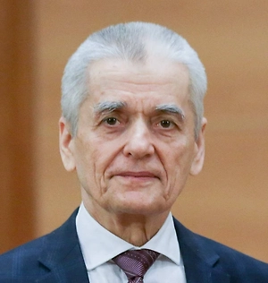 На «ватрушках» катаются дети в основном. Взрослые — только те, кто «впадают в детство». Я бы применил власть и запретил это делать потому, что потом это плохо кончается. Потому что можно одному ребёнку съехать, а сзади какой-нибудь другой со всего размаха с ним толкнётся. И тогда вроде все правила соблюдены, а результат будет плачевный. Так что вообще нельзя кататься на «ватрушках».