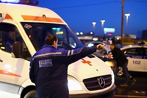 18-летнего юношу дважды переехали авто на трассе в Ленобласти