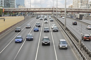 Водителям напомнили о штрафе за отсутствие включённых фар днём