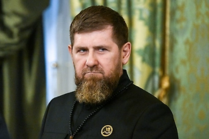 Кадыров почтил память жертв теракта возле Дома правительства в Грозном в 2002 году