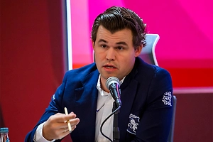 Норвежец Карлсен в ярости толкнул камеру после проигрыша российскому шахматисту — видео