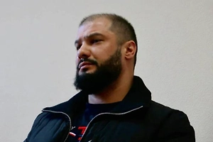 Суд в Челябинске отправил в колонию цыгана, обещавшего отрезать язык учительнице