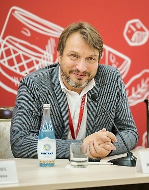 Если всё-таки вам пришлось злоупотребить, то есть увеличить эту допустимую норму, то используйте подручные средства, например, воду, которая поможет вам легче переносить и ускорит метаболизм, который позволит вам переработать алкоголь быстрее.