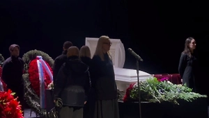 Путин прислал венок на церемонию прощания с Алентовой