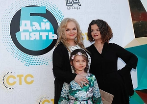 Дочь Долиной удивила реакцией на скандальное выселение певицы из квартиры в Москве