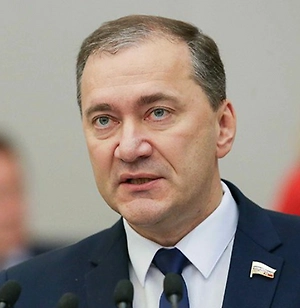 Зеленский не уйдёт сам, скорее, его «уйдут». Уже полтора года этот нелегитимный персонаж выступает от имени Украины и считает возможным, разумеетcя, при поддержке Запада, решать её судьбу и саботировать процесс мирных переговоров.