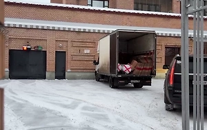 Долина вывезла электронное пианино из скандальной квартиры в Хамовниках