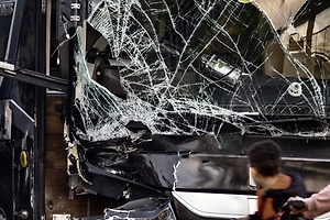 Автобус с россиянами опрокинулся в Эстонии из-за шквального ветра