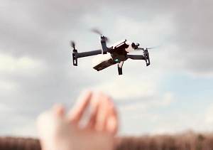 Украинский дрон упал на лёд водоёма под Тамбовом и взорвался