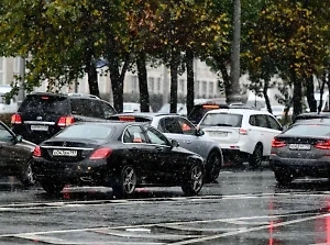 Стало известно, что удерживает Hyundai от выкупа своего завода и автосалонов в России