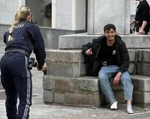 Сириец, напавший с ножом на людей в Австрии, имел связи с ИГ*