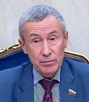 По некоторым законам США за такие вещи положен электрический стул или пожизненное заключение. Поэтому я не исключаю, что если американцы всерьёз займутся физическим лицом по фамилии Зеленский, то он будет фигурантом какого-нибудь уголовного дела.