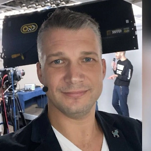 Если не хватает на паркинг, то можно подумать про кладовки. Кладовки в Подмосковье стоят от 300 тысяч рублей. Вопрос в том, как правильно выбрать. Не стоит выбирать паркинги, когда строят пятиэтажный дом с 200 машиноместами под землёй: скорее всего, они не будут пользоваться спросом. Но если изучить рынок и выбрать паркинг в доме на тысячу квартир с 150 местами — и вокруг не предполагается больших парковок, то, скорее всего, после заселения дома паркинг будет нарасхват.