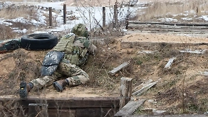 Российский боец прополз 3 км с перебитыми ногами, чтобы не попасть в плен