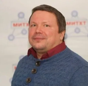 Антистатики уменьшают статическое электричество, которое может возникнуть при глажке синтетических тканей, поэтому средства с такими компонентами будут особенно полезны для одежды из полиэстера и нейлона. Ароматизаторы, будь то натуральные эфирные масла или синтетические ароматизаторы, придают одежде приятный запах.