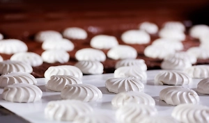 75-летняя мать принесла сыну в колонию десерт с метадоном, она может сесть на 20 лет