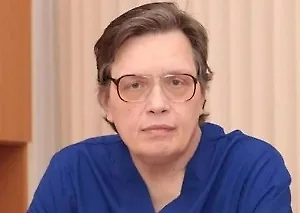 Шансы на восстановление самые разные. Он может умереть, потому что так называемые низкие стволовые инсульты, как правило, заканчиваются летальным исходом. Если это высокие инсульты, то нарушение поведения, психики, памяти. Но точно не полностью восстановится. Если это инсульты средней зоны, между стволом головного мозга и корой, это чаще всего парализация одной из сторон тела.