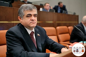 Они вступили в прямой телефонный контакт, видимо, уже не в первый раз, хотя я точно не знаю. Но самое главное, как сообщается, разговор был продолжительным — около полутора часов, что очень много. Уже примерно понятно, какие темы обсуждались.