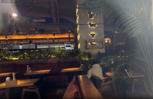 Life.ru снял на видео закрытый из-за кишечной палочки ресторан «The Бык»