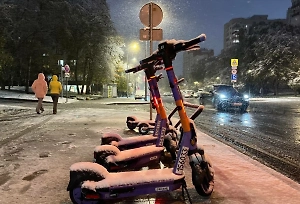 Ликсутов рассказал Юнашеву, что изменится на дорогах Москвы для самокатчиков и курьеров этой весной