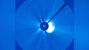 Появилось видео самого крупного выброса плазмы на Солнце в этом году