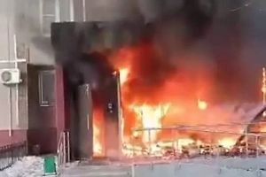 Не менее пяти человек пострадало в результате пожара в многоэтажном доме в Москве