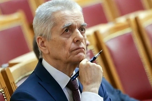 Сейчас отказываются от мяса, его есть нельзя, но можно есть молочные продукты: молоко, сыры, творог и так далее. Это подготовка к Великому посту — самому строгому посту, который продлится с 3 марта по 19 апреля, 40 дней. Воскресенье, Прощёное воскресенье, — это тоже часть Масленицы. Надо у всех попросить прощения и начинать поститься. Блины надо есть — и сколько съедят, столько и хорошо. Потому что тот, кто будет соблюдать пост, использует этот жирок, который накопит от блинов. Самые полезные — с маслом, с мясом, со сметаной.