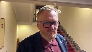 «Поганая зелёная бумажка»: Милонов призвал россиян не скупать «мусорные» доллары