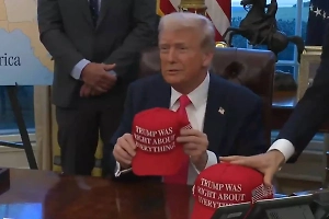 «Трамп был прав во всём»: Президент США презентовал новый мерч