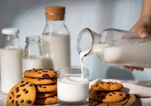 На полках магазинов в России нашли поддельное молоко с опасным «мясным клеем»